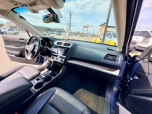 Used 2017 Subaru Outback 3.6R Limited image 35
