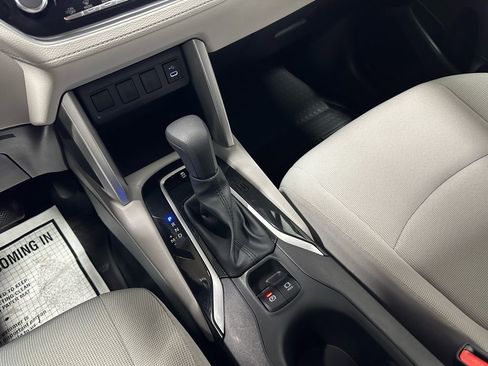 Used 2025 Toyota Corolla Cross L image 38