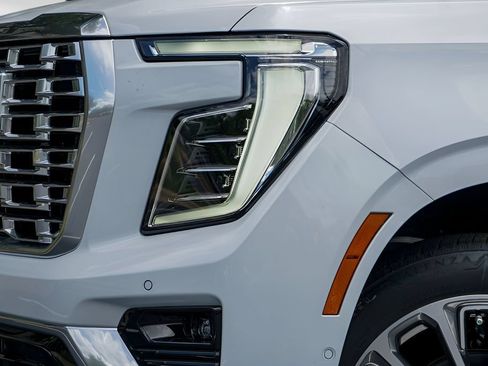 New 2026 GMC Yukon Denali w/ Denali Reserve Package AWD/4WD image 3