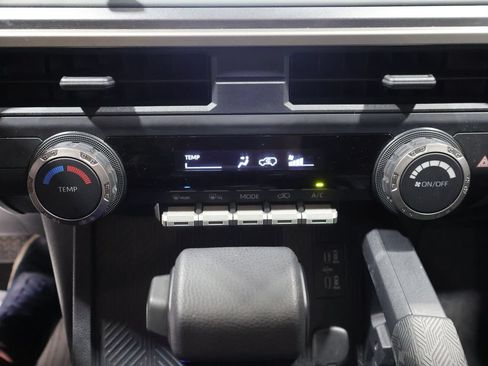 Used 2025 Toyota 4Runner SR5 AWD/4WD image 28