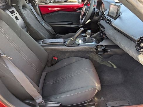Used 2020 MAZDA MX-5 Miata Club w/ Appearance Package RWD image 22