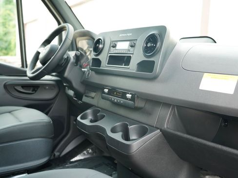 Used 2025 Mercedes-Benz Sprinter 2500 image 16