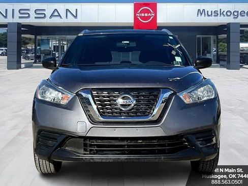 Used 2019 Nissan Kicks S image 2
