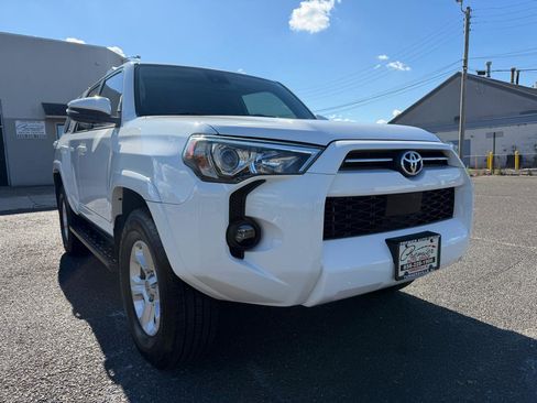 Used 2020 Toyota 4Runner SR5 Premium w/ Moonroof Package AWD/4WD image 3