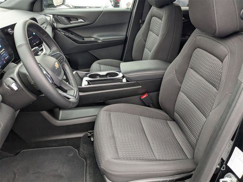 Used 2025 Chevrolet Equinox LT image 17