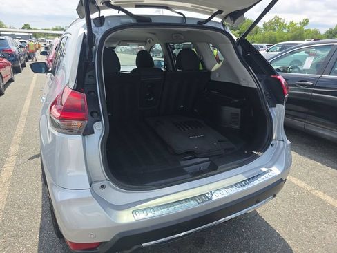Used 2020 Nissan Rogue SV w/ Premium Package AWD/4WD image 9
