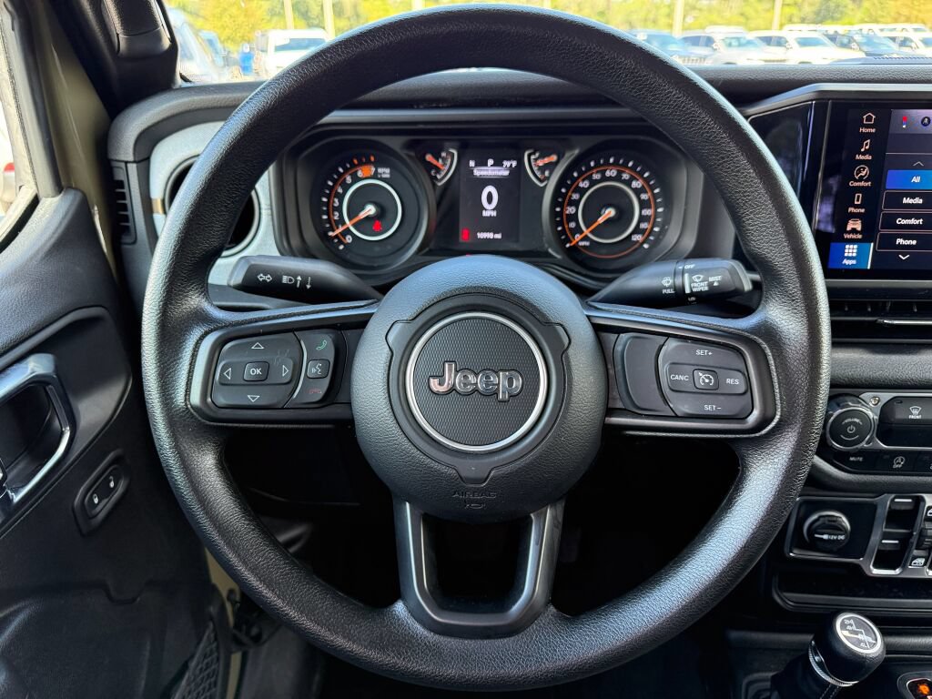 Used 2025 Jeep Wrangler Unlimited Sport AWD/4WD image 14