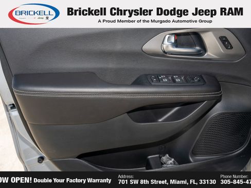 New 2026 Chrysler Pacifica Select w/ S Appearance Package image 10