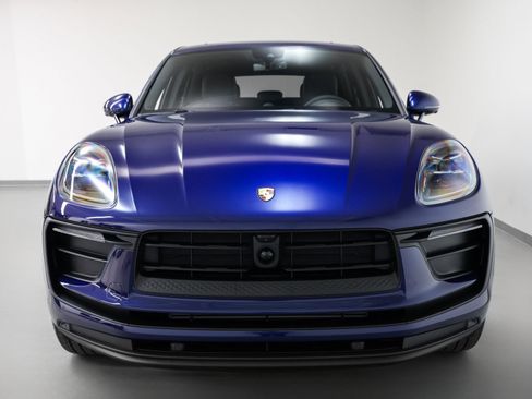 Used 2025 Porsche Macan image 8
