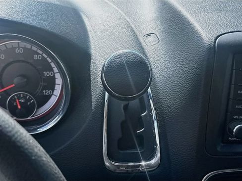 Used 2020 Dodge Grand Caravan SE FWD image 17