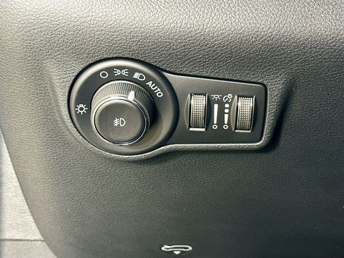 Used 2026 Jeep Compass Latitude AWD/4WD image 10