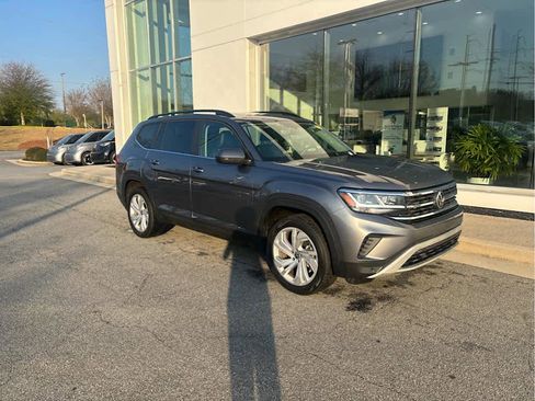 Used 2023 Volkswagen Atlas SE w/ Panoramic Sunroof Package image 4