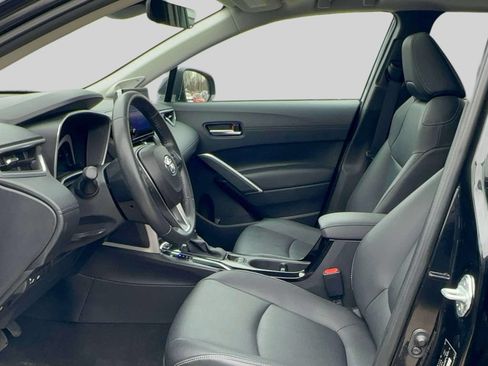 Used 2023 Toyota Corolla Cross XLE w/ Convenience Package AWD/4WD image 14