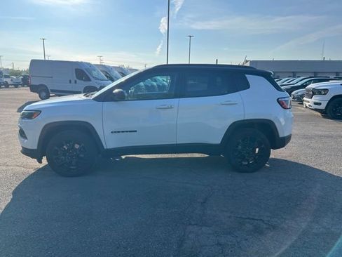 Used 2023 Jeep Compass Latitude w/ Sun and Sound Group AWD/4WD image 3