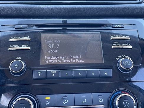 Used 2017 Nissan Rogue S image 17