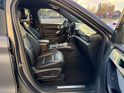 Used 2022 Ford Explorer Platinum w/ Equipment Group 601A image 12