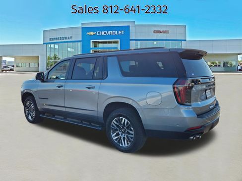 Used 2025 Chevrolet Suburban Z71 image 5