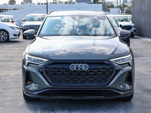 Used 2024 Audi Q8 e-tron Premium Plus w/ Premium Plus Package image 2