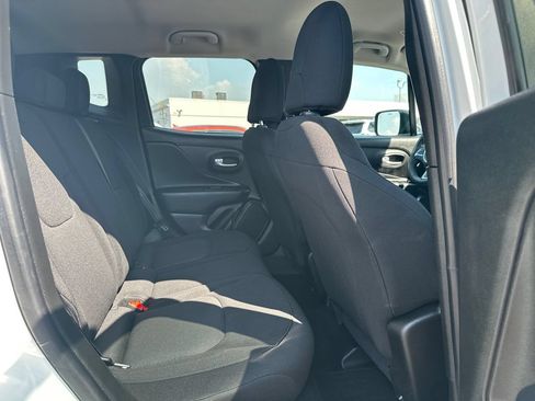 Used 2023 Jeep Renegade Latitude AWD/4WD image 18