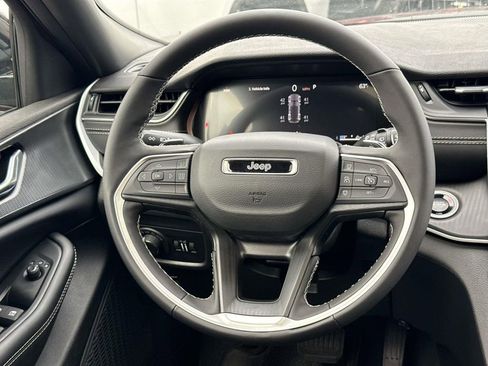 New 2025 Jeep Grand Cherokee Altitude RWD image 10