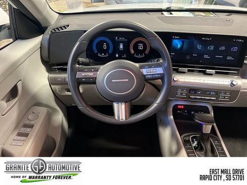 Used 2025 Hyundai Kona SEL AWD/4WD image 18