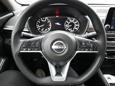 Used 2025 Nissan Altima 2.5 SV image 16