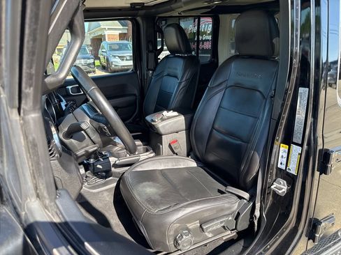 Used 2018 Jeep Wrangler Unlimited Sahara AWD/4WD image 2
