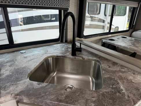 Used 2022 Ford E-450 and Econoline 450 Super Duty w/ Motorhome Prep Package RWD image 33