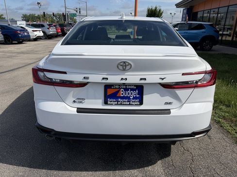 Used 2025 Toyota Camry SE AWD/4WD image 4