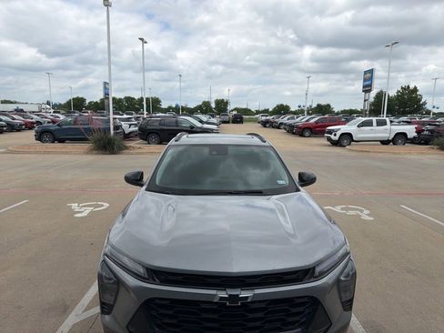 Used 2025 Chevrolet Trax ACTIV w/ Sunroof Package FWD image 8
