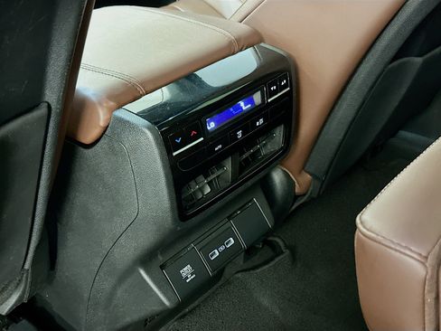 Used 2023 Acura MDX SH-AWD w/ Technology Package image 29