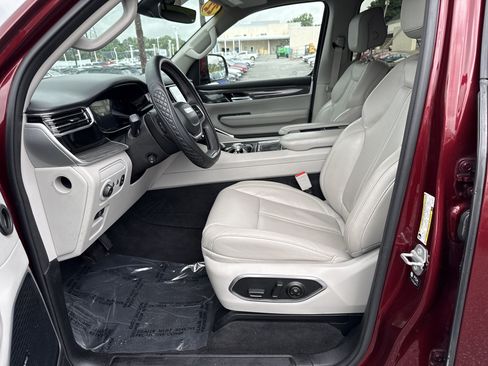 Used 2022 Jeep Wagoneer Series III w/ Flexible Seating Group AWD/4WD image 16
