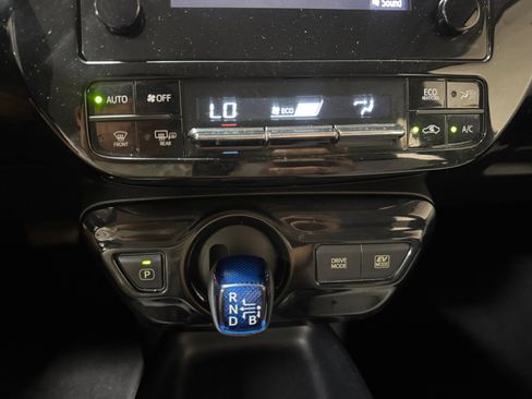 Used 2016 Toyota Prius Two FWD image 12