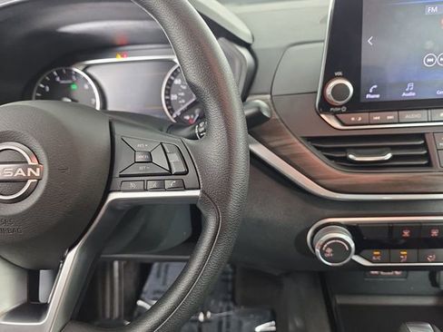Used 2024 Nissan Altima 2.5 SV image 29