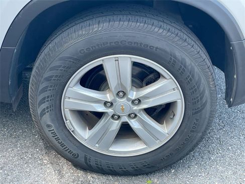 Used 2020 Chevrolet Trax LT w/ Sun & Sound Package AWD/4WD image 11
