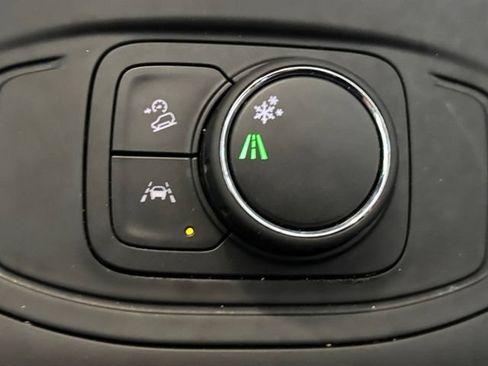 Used 2024 GMC Terrain SLE FWD image 34
