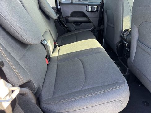 Certified 2025 Jeep Wrangler Sahara AWD/4WD image 10