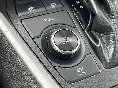 Certified 2023 Toyota RAV4 LE image 33