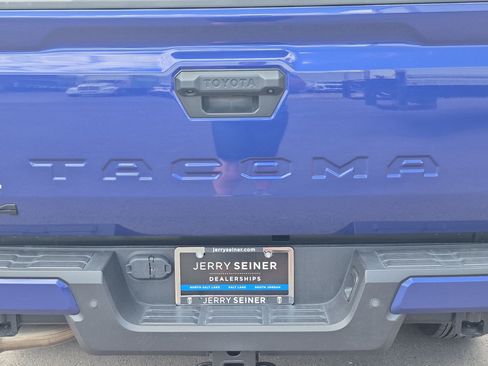 Used 2025 Toyota Tacoma TRD Sport w/ TRD Sport Premium Package AWD/4WD image 14