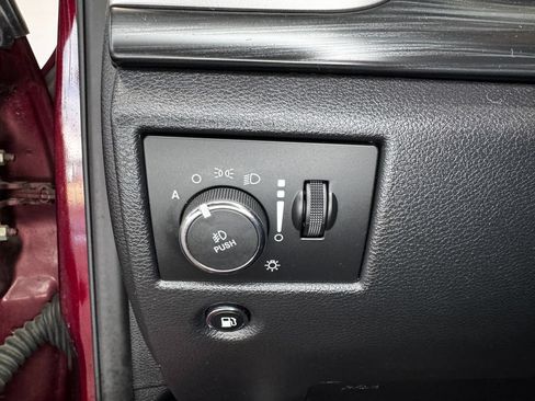 Used 2020 Jeep Grand Cherokee Altitude AWD/4WD image 11