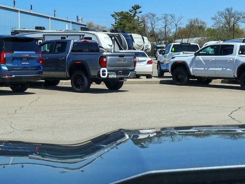 New 2026 GMC Canyon Denali image 21