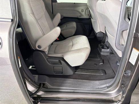 Used 2024 Toyota Sienna LE image 15