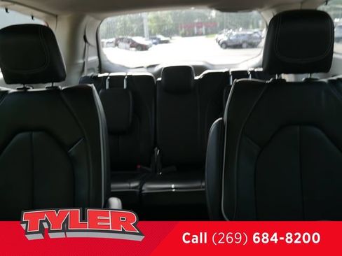 Used 2022 Chrysler Pacifica Limited AWD/4WD image 39