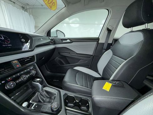 Used 2024 Volkswagen Taos SEL image 6