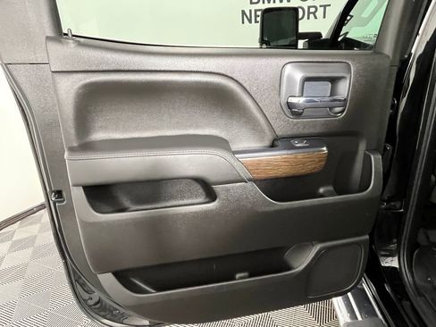 Used 2019 GMC Sierra 2500 Denali w/ Duramax Plus Package AWD/4WD image 28