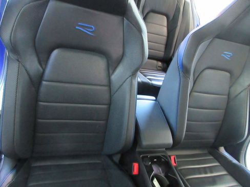Used 2022 Volkswagen Golf R AWD/4WD image 32