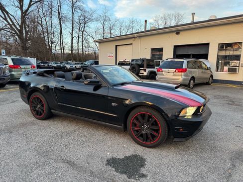 Used 2010 Ford Mustang GT Premium image 5