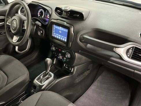 Used 2018 Jeep Renegade Latitude image 18