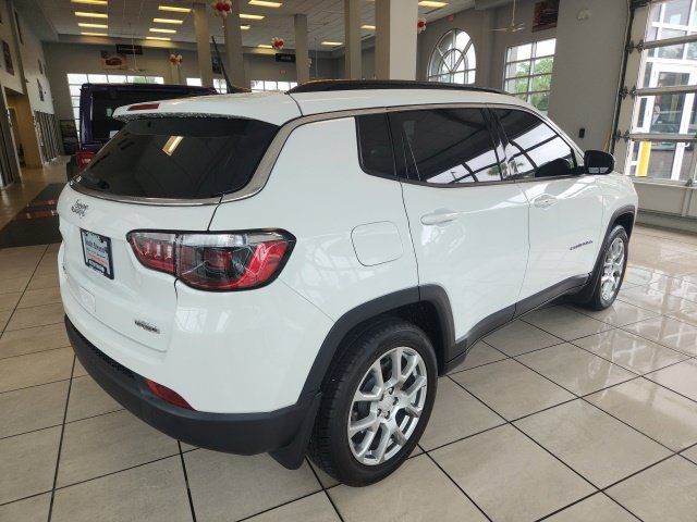 Used 2023 Jeep Compass Latitude w/ Sun and Sound Group AWD/4WD image 10