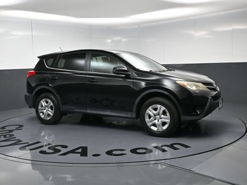 Used 2013 Toyota RAV4 LE AWD/4WD image 2